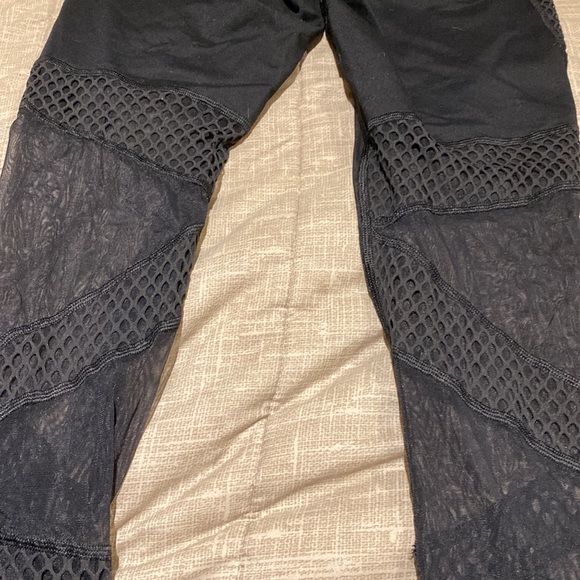 NWT Victoria Secret Sport Mesh Tight - Picture 9 of 11